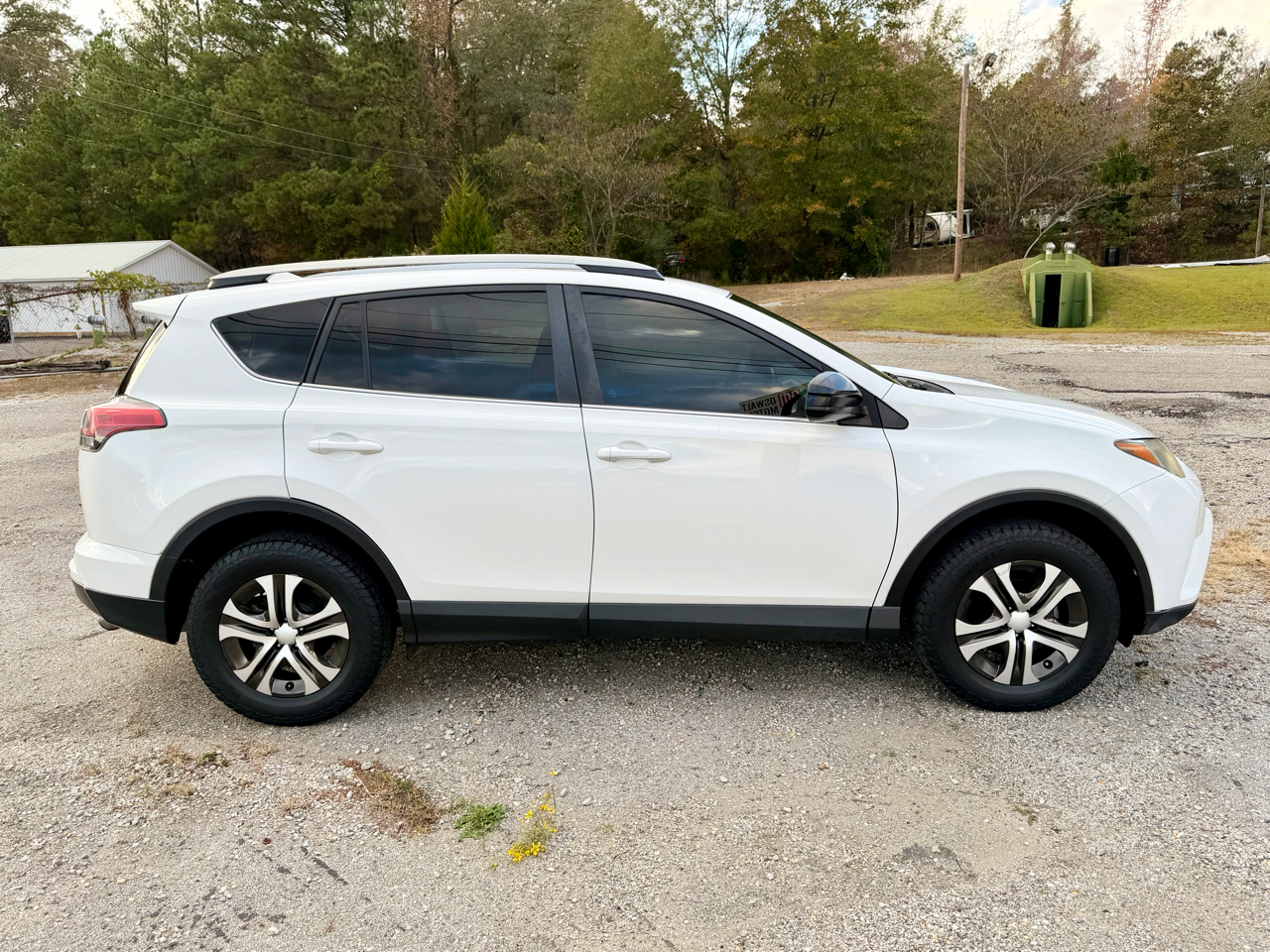 Toyota RAV4 LE AWD (Natl) 2017