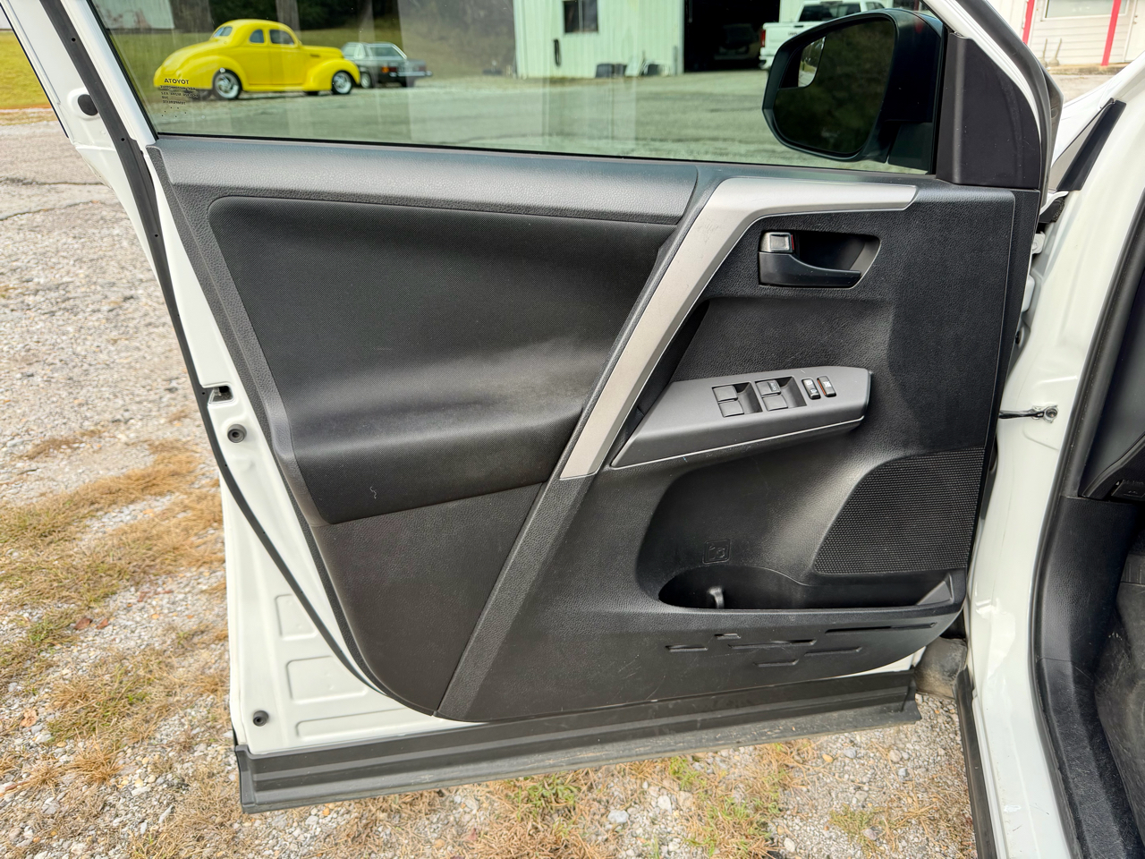 Toyota RAV4 LE AWD (Natl) 2017