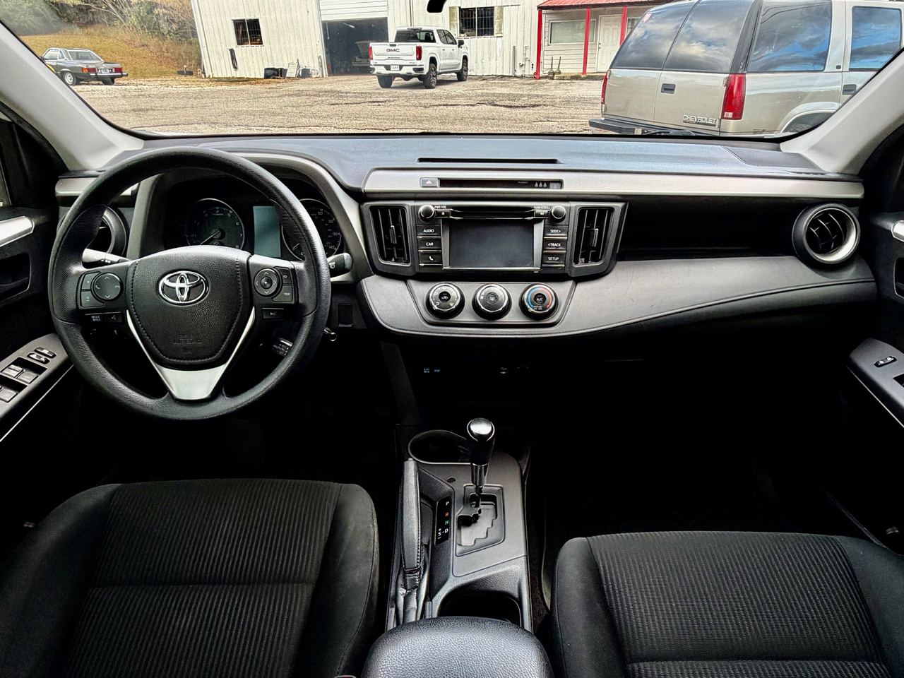 Toyota RAV4 LE AWD (Natl) 2017