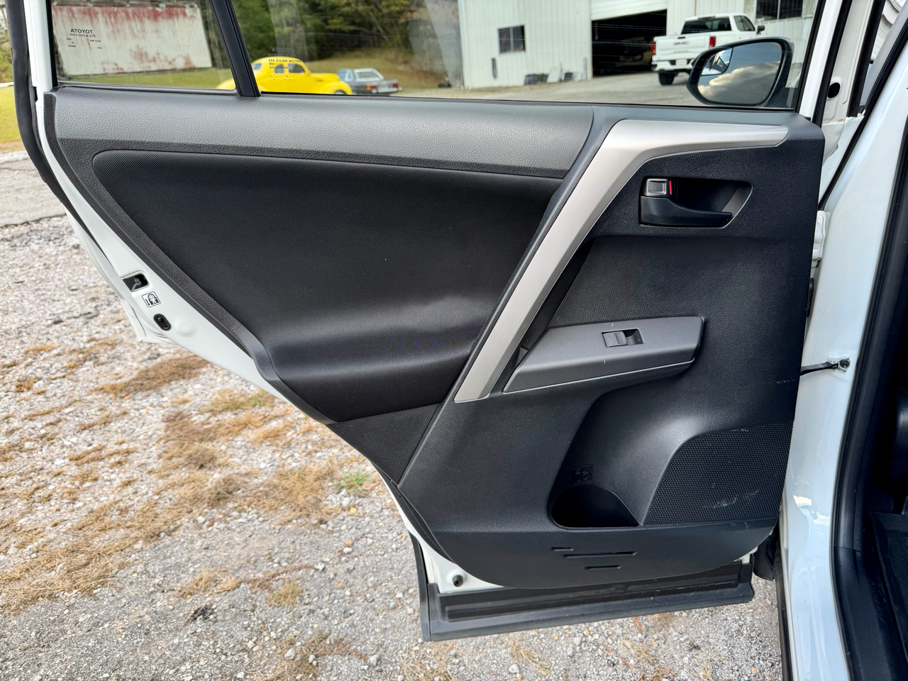 Toyota RAV4 LE AWD (Natl) 2017