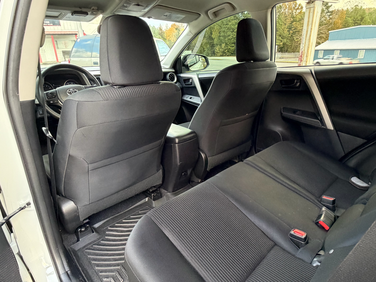 Toyota RAV4 LE AWD (Natl) 2017