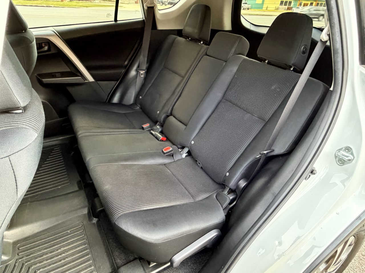 Toyota RAV4 LE AWD (Natl) 2017