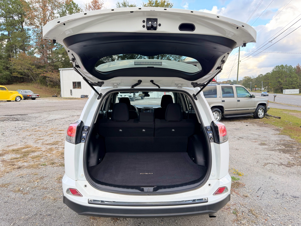 Toyota RAV4 LE AWD (Natl) 2017