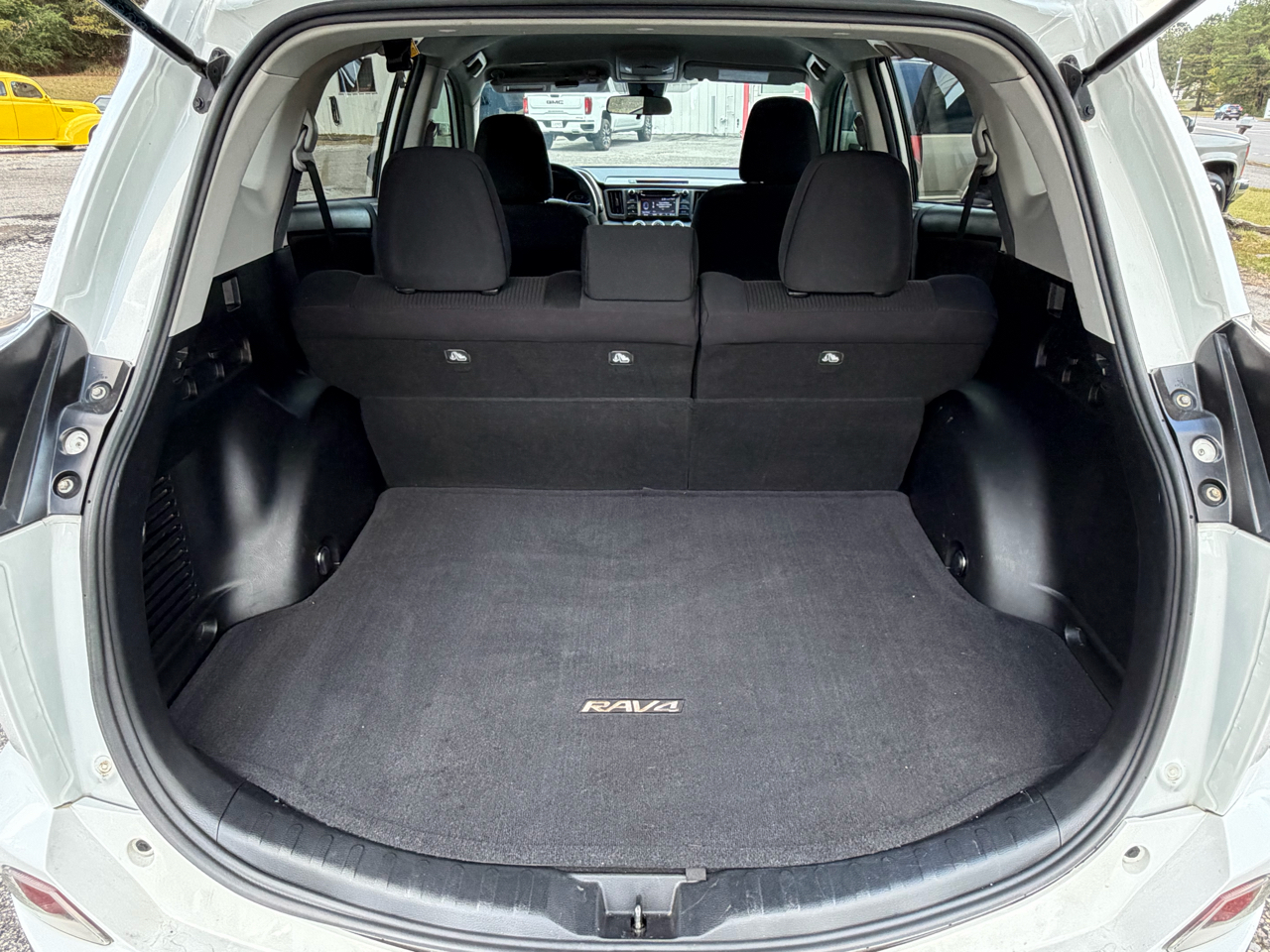 Toyota RAV4 LE AWD (Natl) 2017