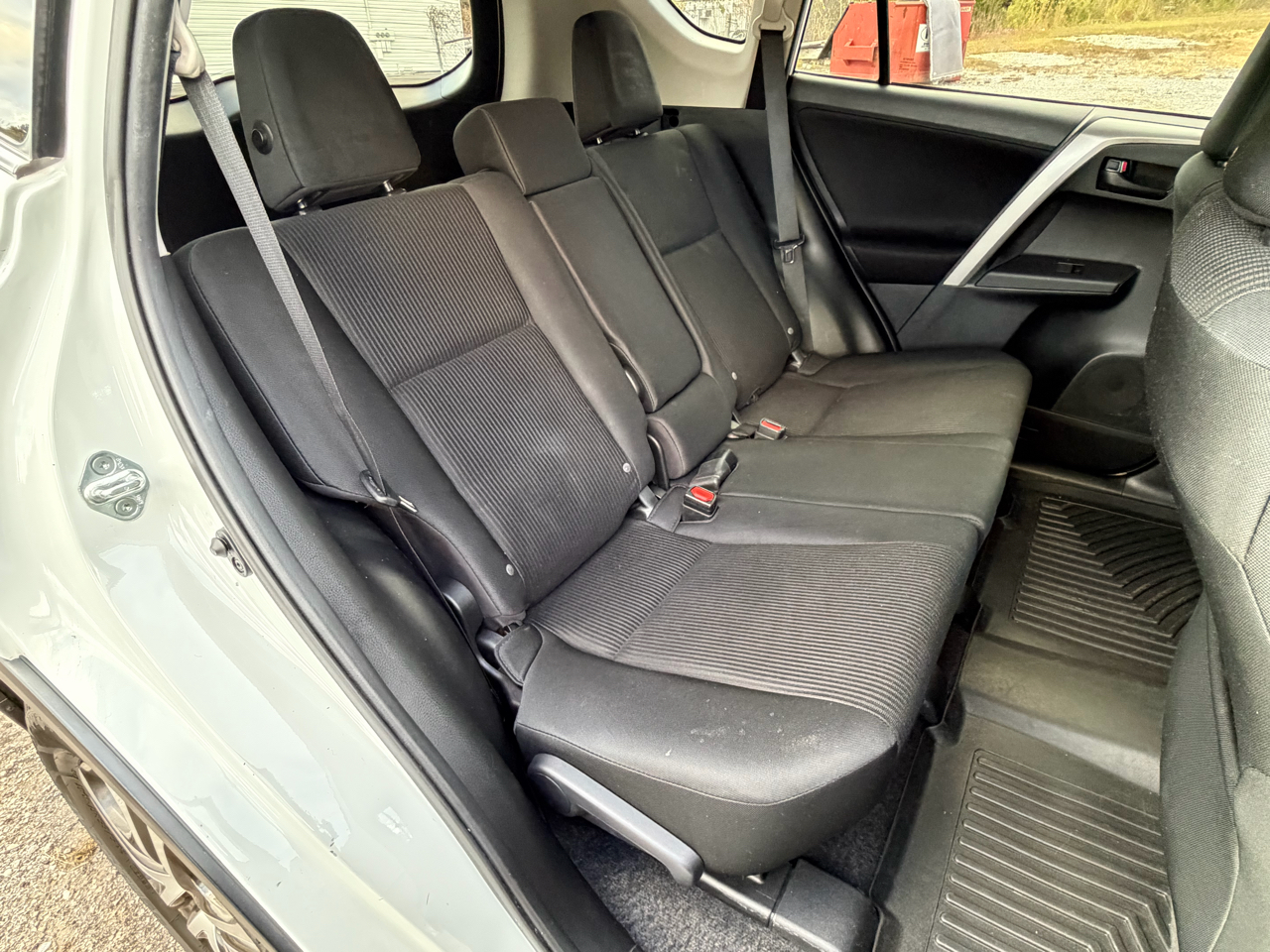 Toyota RAV4 LE AWD (Natl) 2017