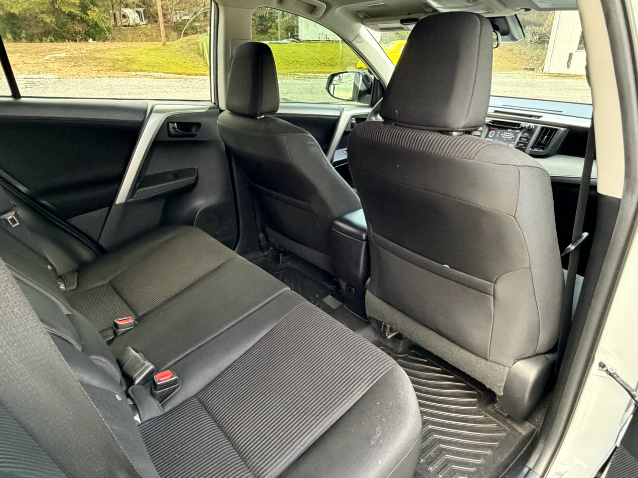 Toyota RAV4 LE AWD (Natl) 2017