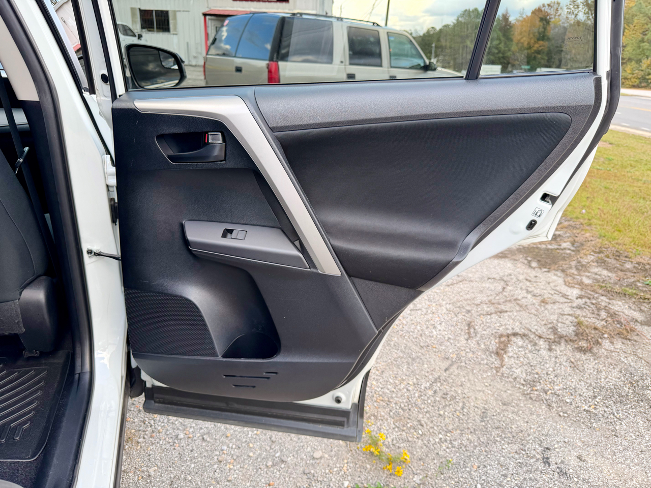 Toyota RAV4 LE AWD (Natl) 2017