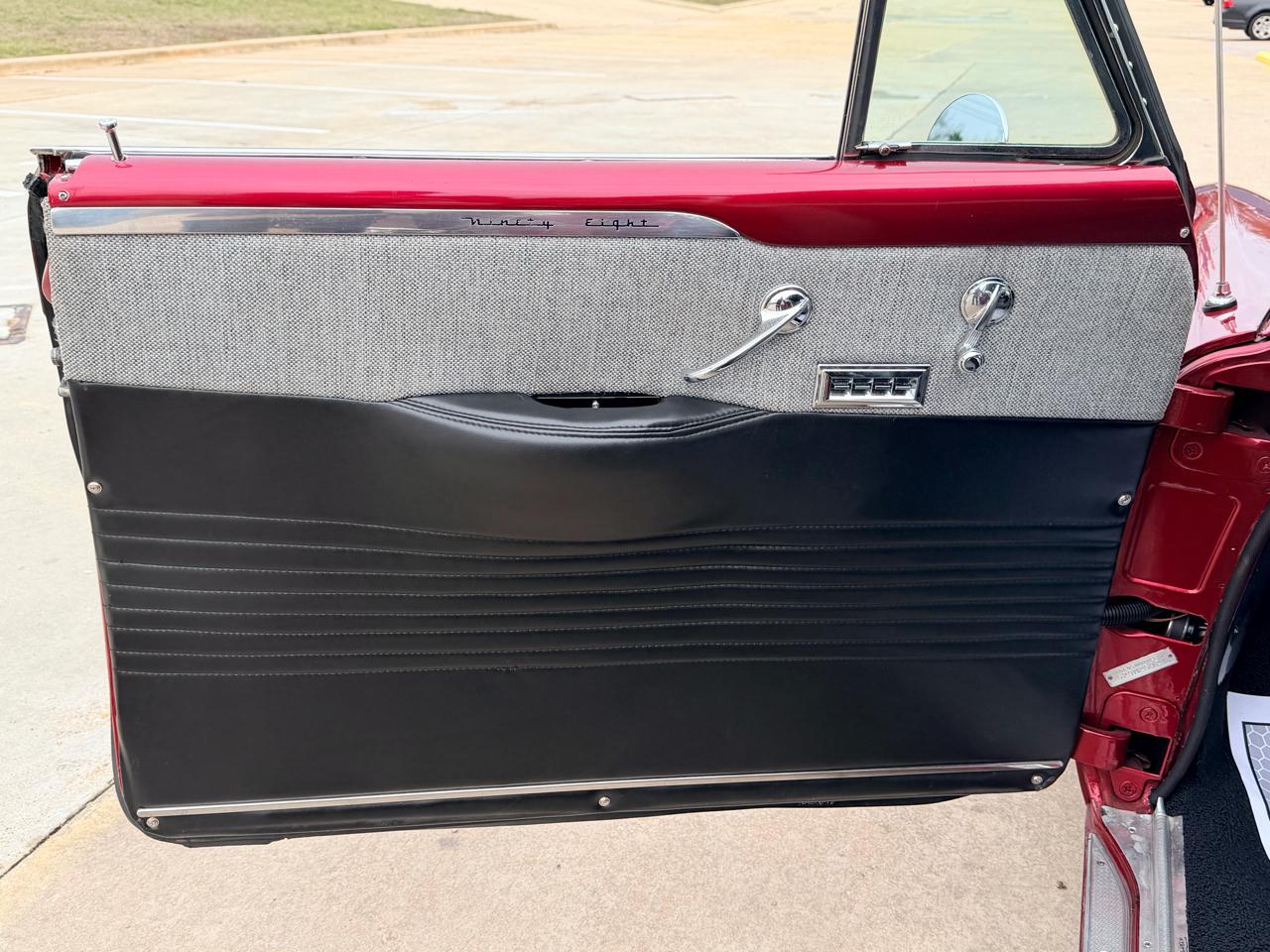 Oldsmobile Ninety-Eight  1952