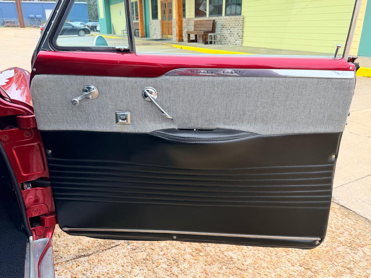 Oldsmobile Ninety-Eight  1952