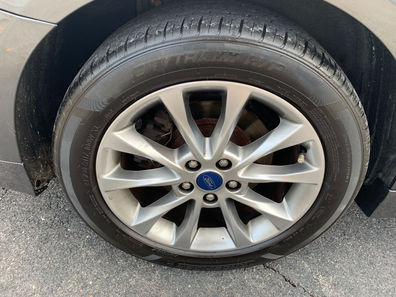 2017 Ford Fusion SE photo 3
