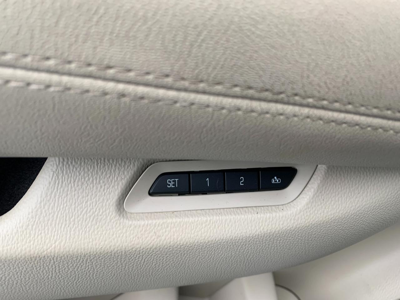 Cadillac Escalade ESV Premium 4WD 2015