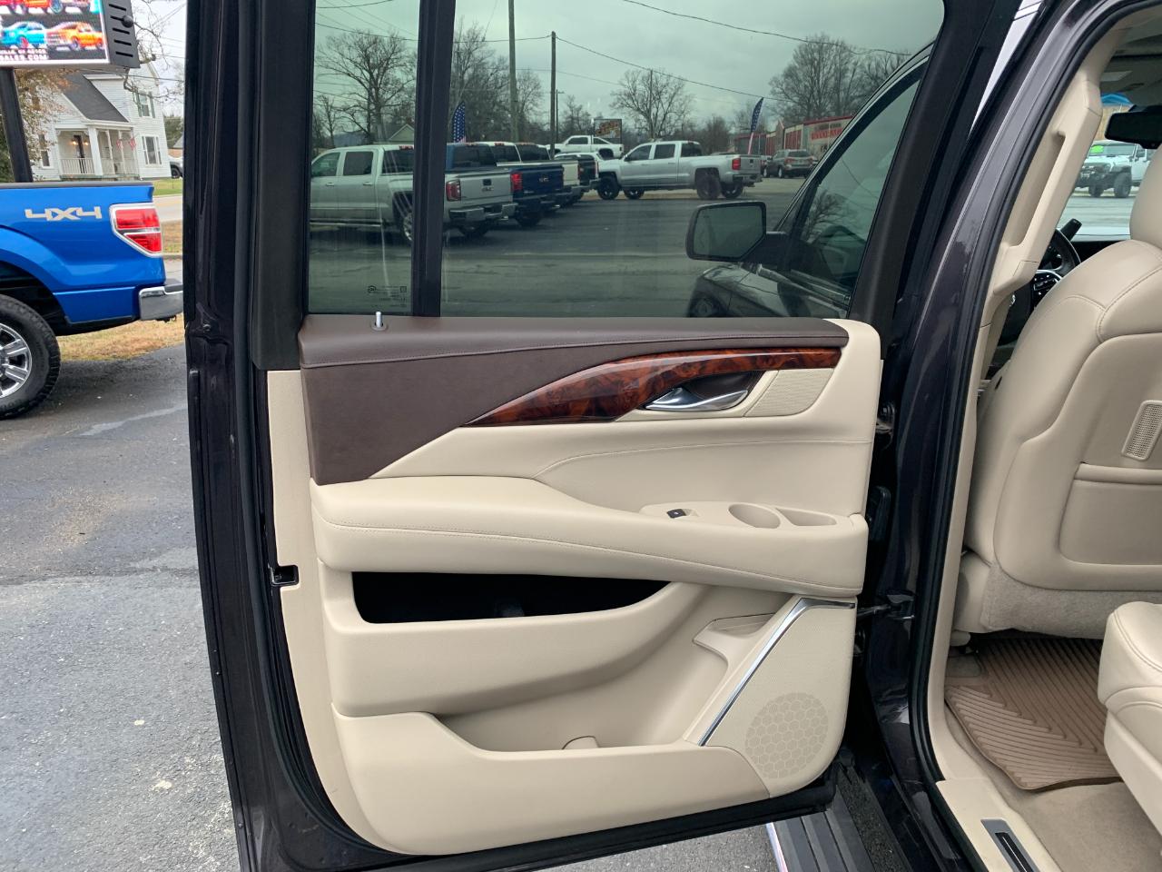 Cadillac Escalade ESV Premium 4WD 2015