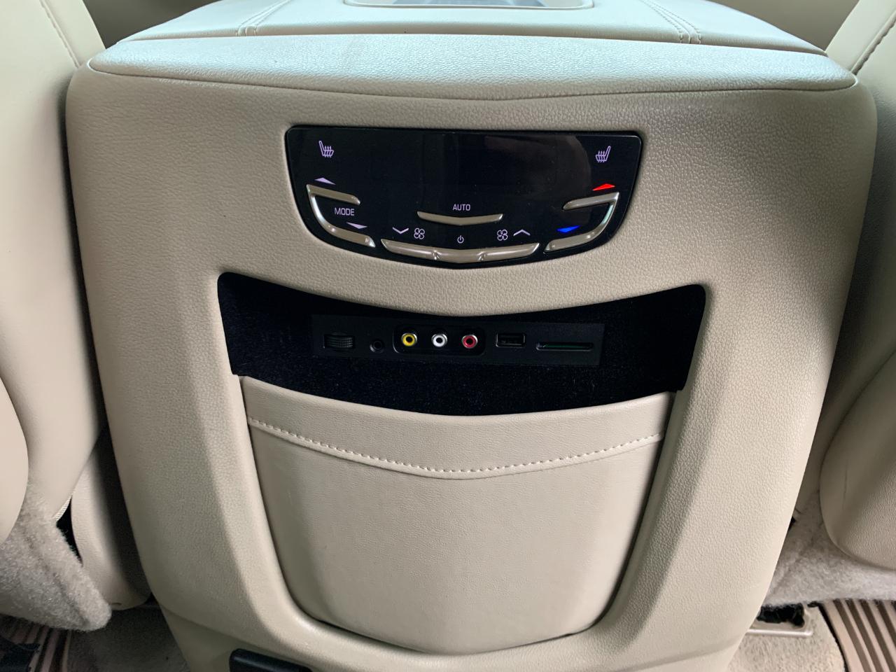 Cadillac Escalade ESV Premium 4WD 2015