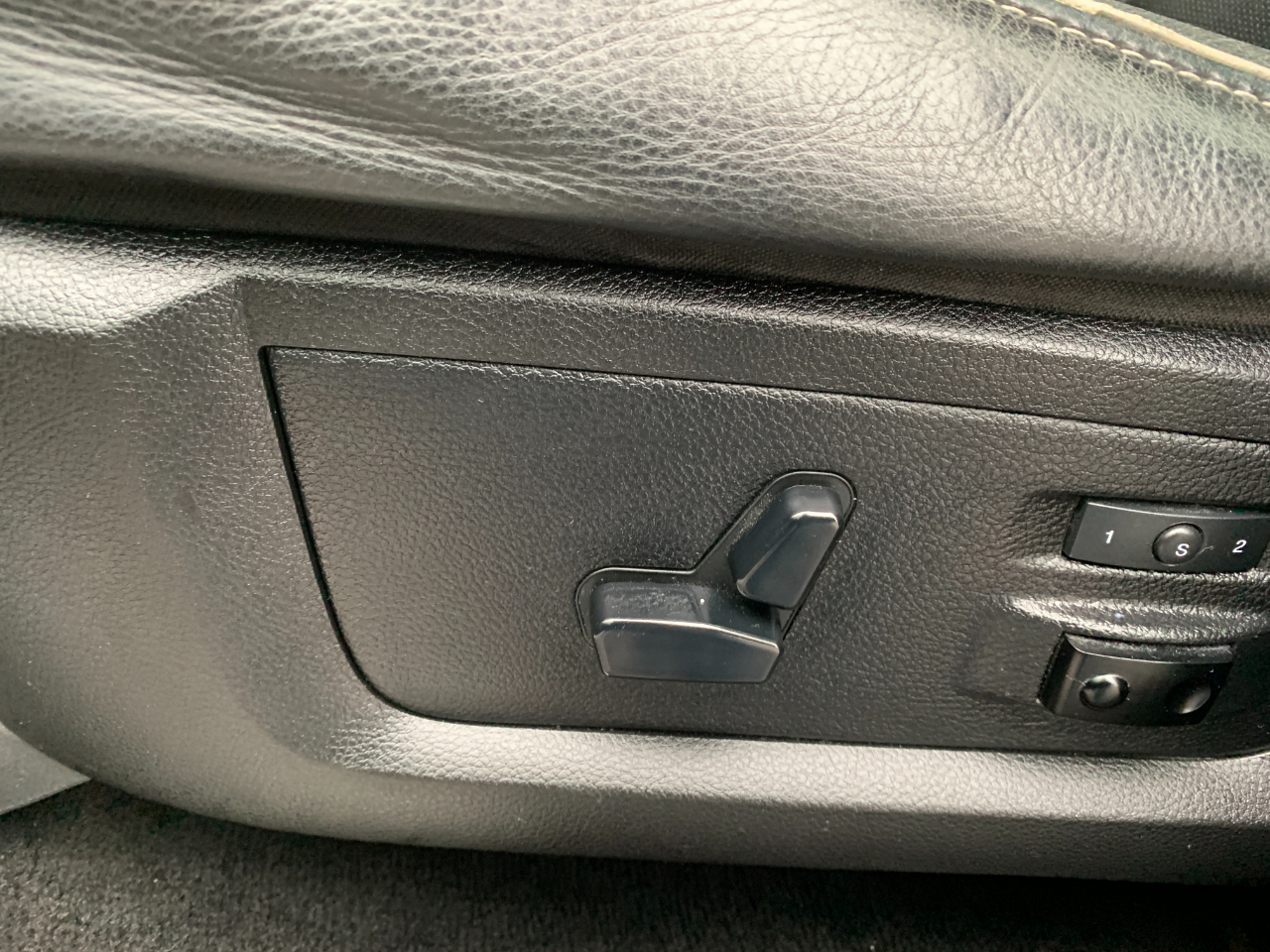 RAM 1500 Laramie Longhorn Edition Crew Cab SWB 4WD 2014