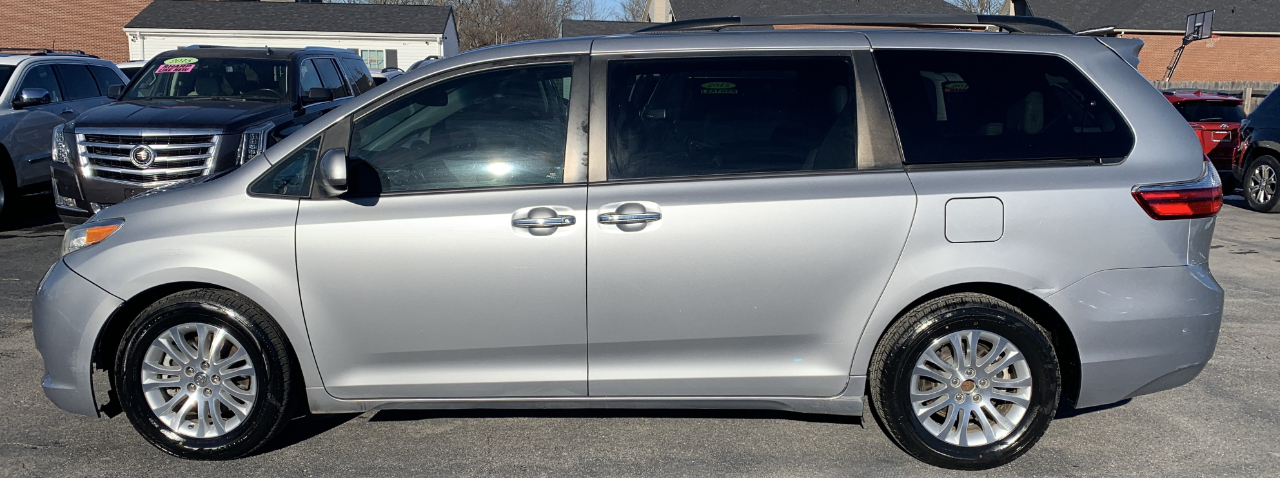 Toyota Sienna XLE FWD 8-Passenger V6 2016