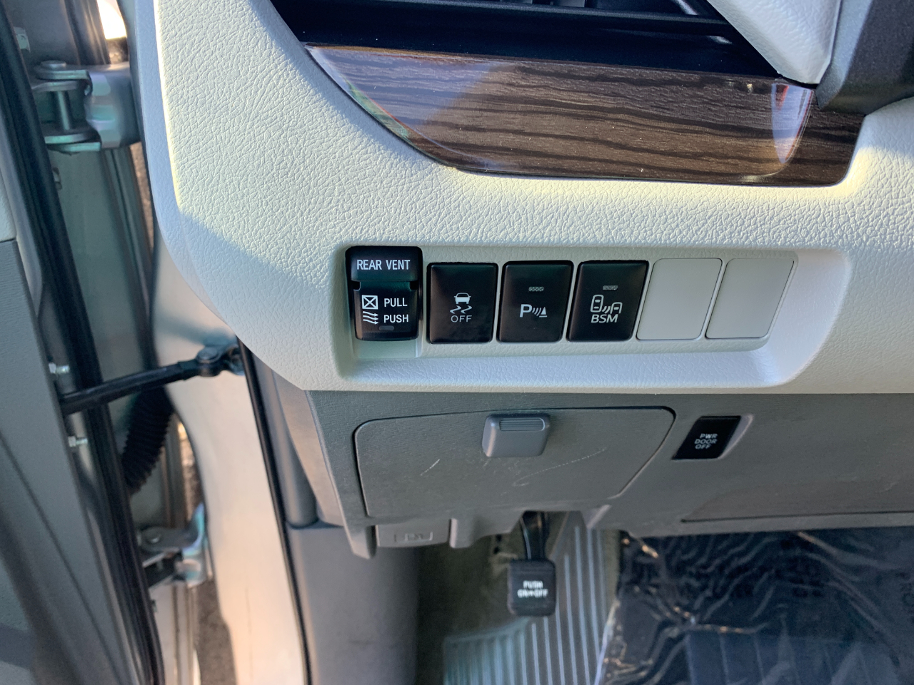 Toyota Sienna XLE FWD 8-Passenger V6 2016