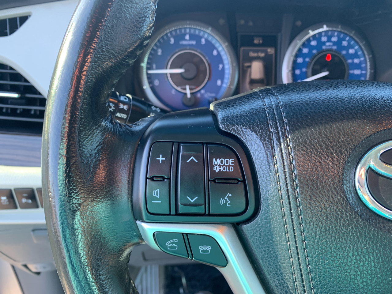 Toyota Sienna XLE FWD 8-Passenger V6 2016