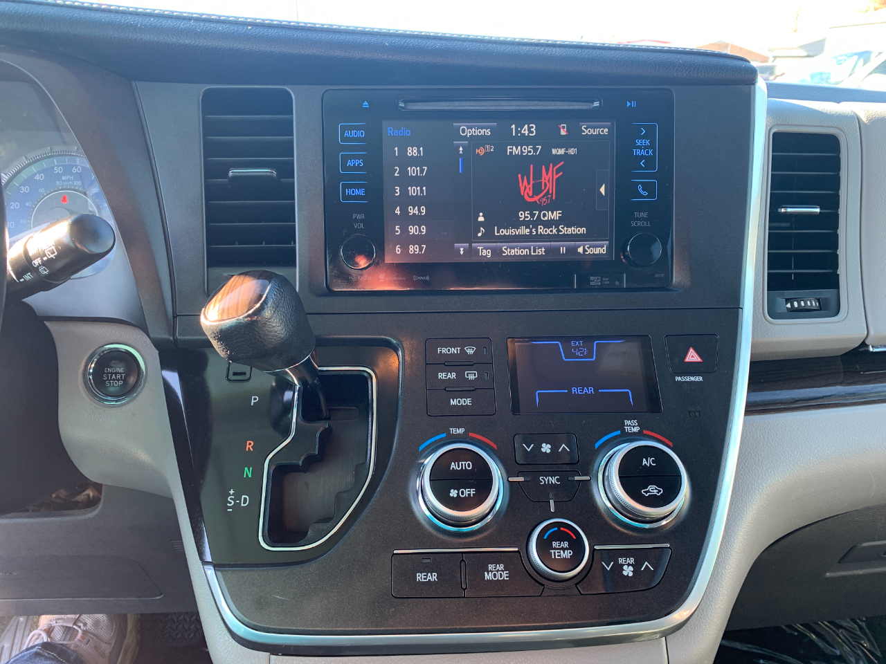 Toyota Sienna XLE FWD 8-Passenger V6 2016