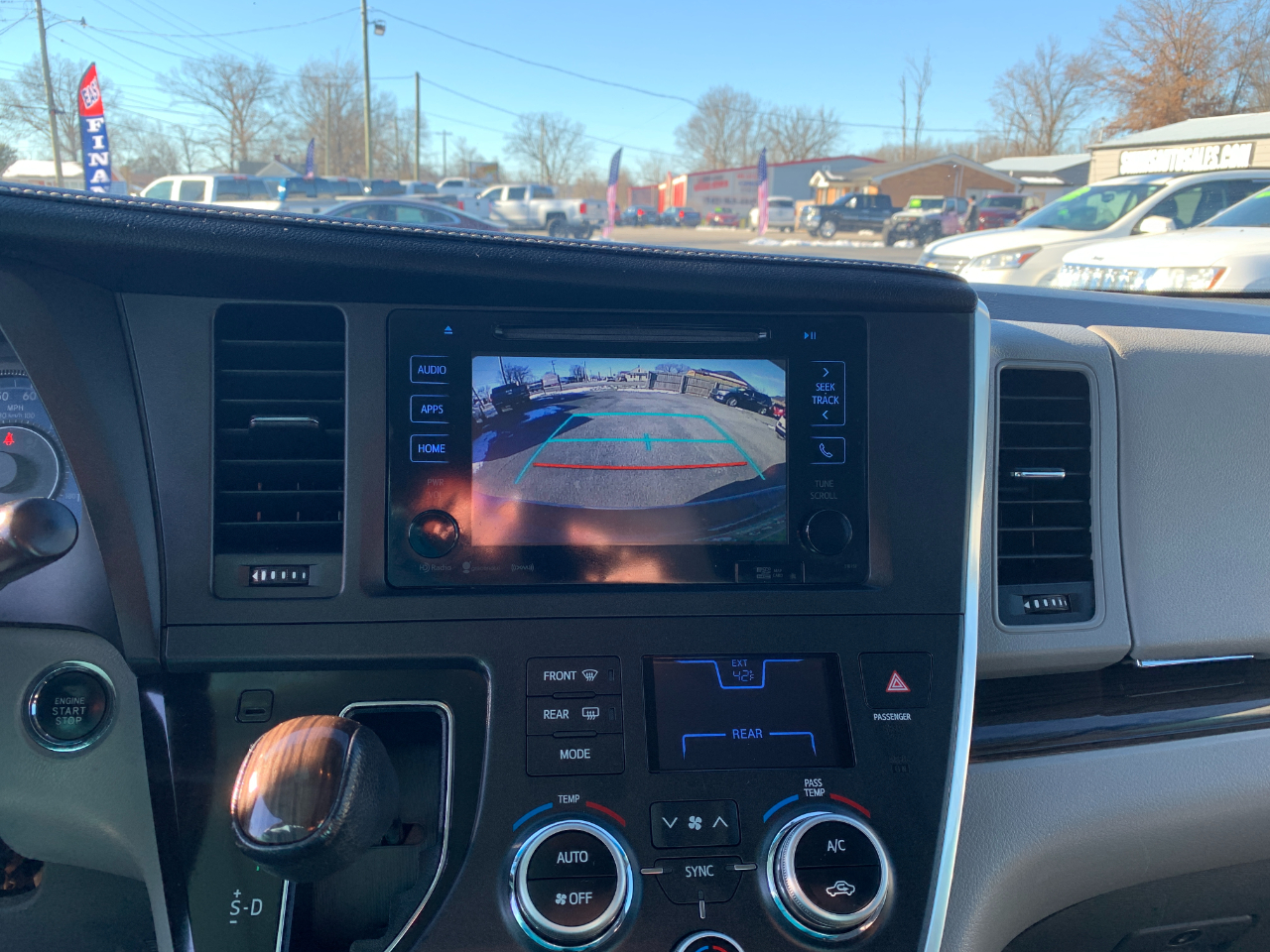 Toyota Sienna XLE FWD 8-Passenger V6 2016