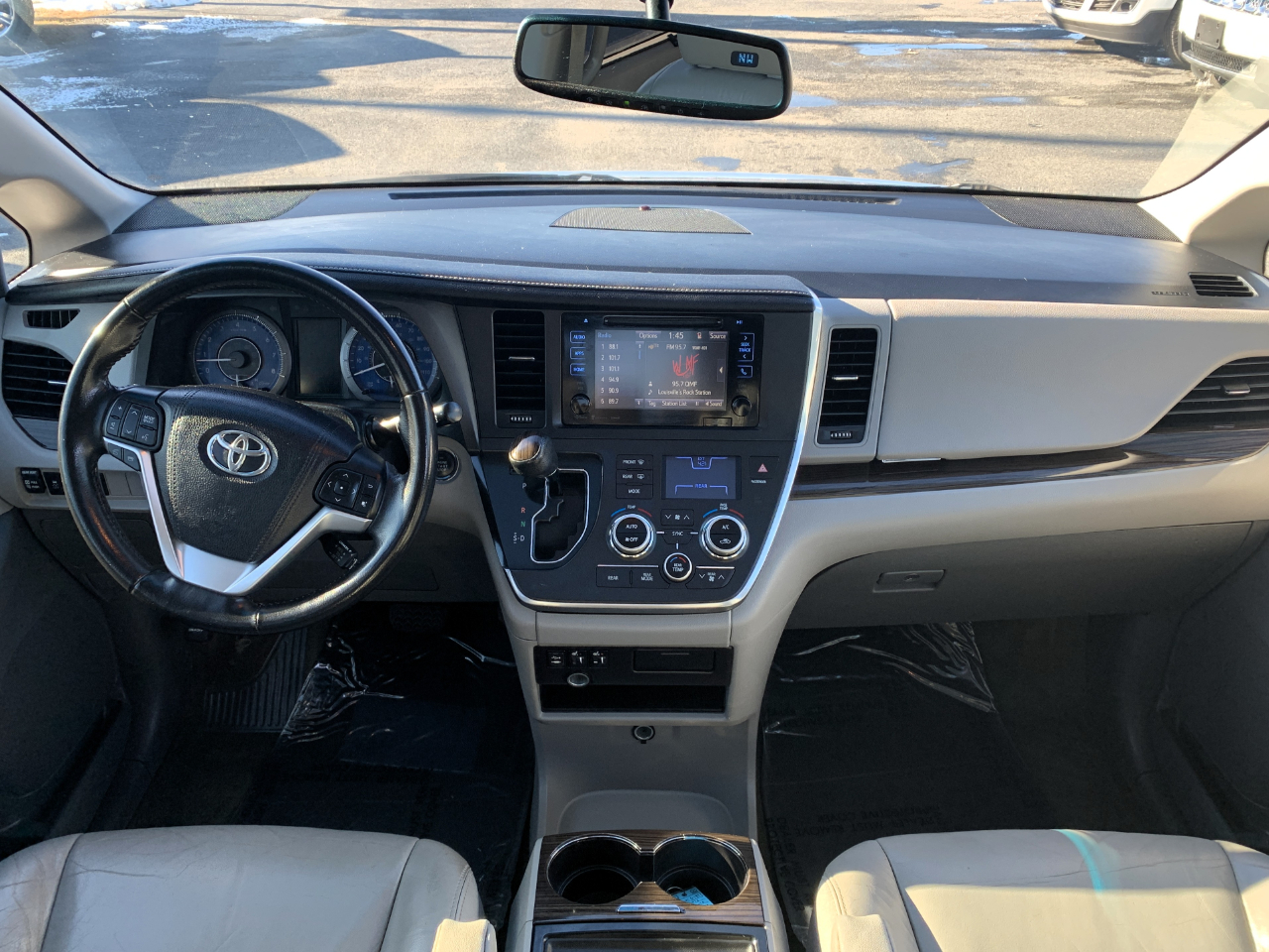 Toyota Sienna XLE FWD 8-Passenger V6 2016