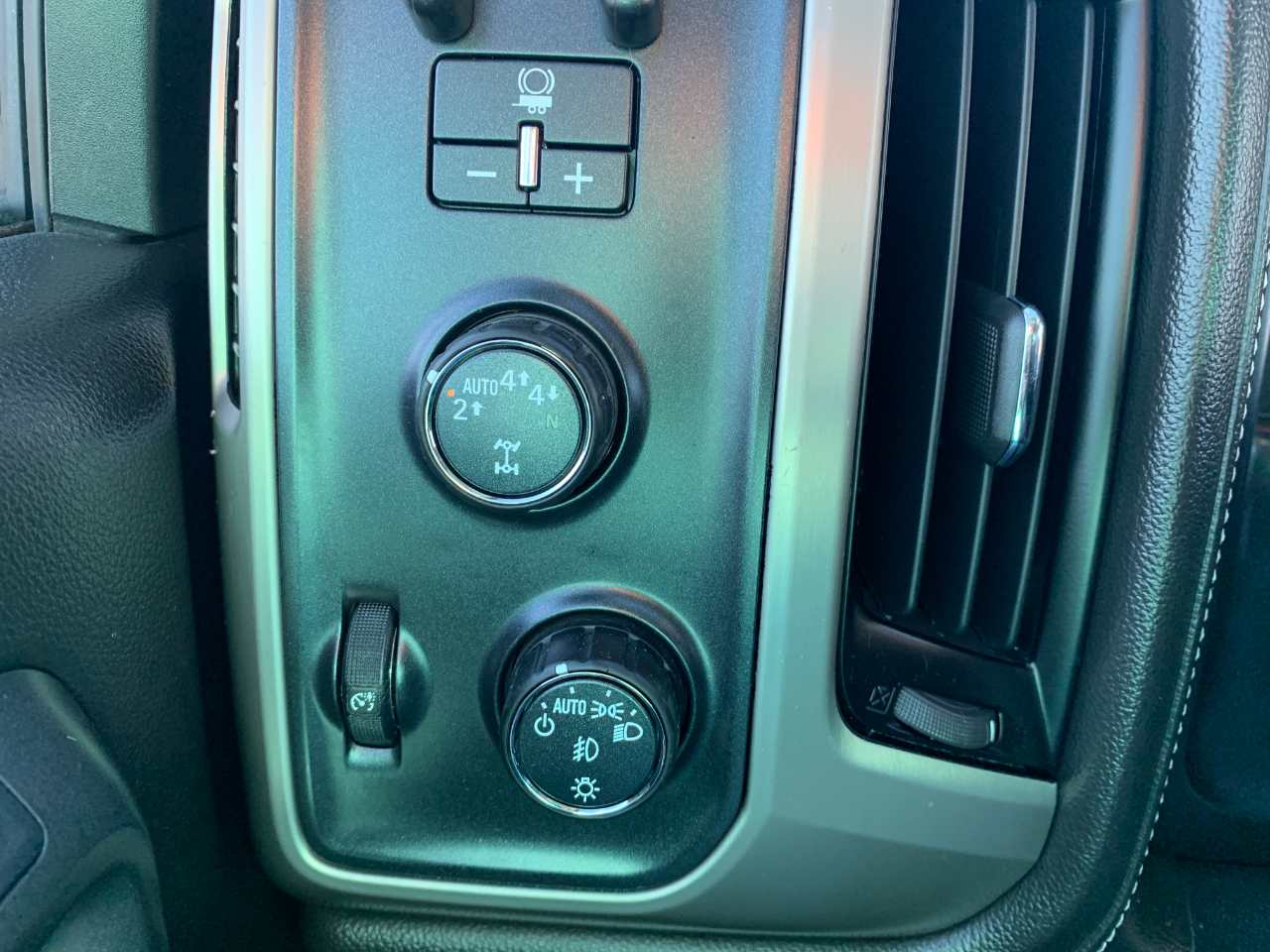 GMC Sierra 1500 Denali Crew Cab Short Box 4WD 2017