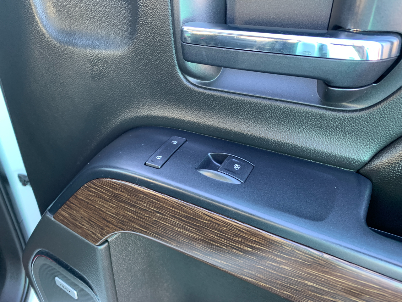 GMC Sierra 1500 Denali Crew Cab Short Box 4WD 2017