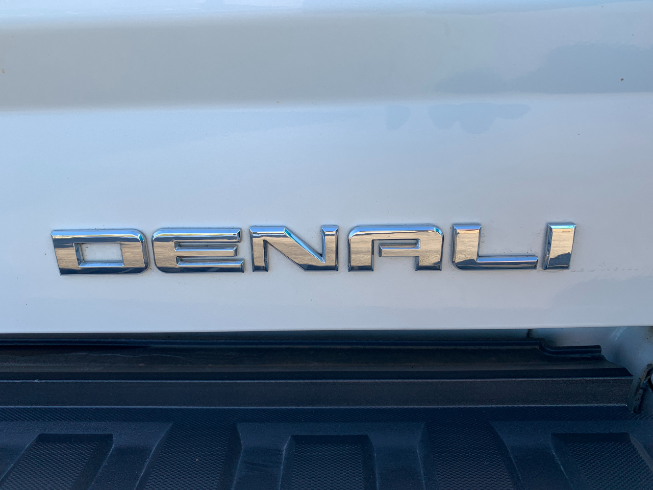 GMC Sierra 1500 Denali Crew Cab Short Box 4WD 2017