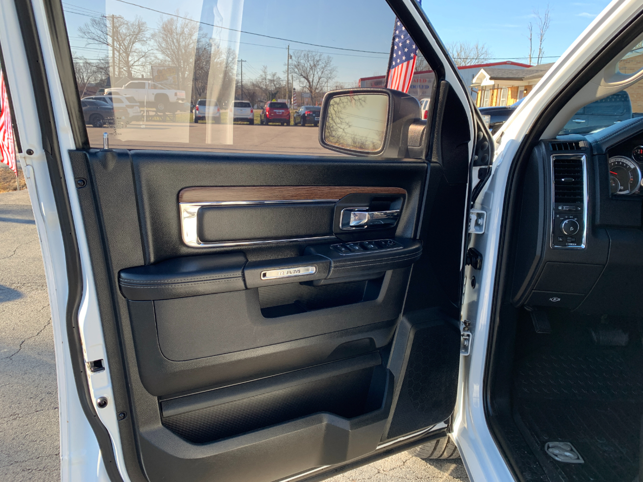 RAM 1500 Laramie Crew Cab SWB 4WD 2014