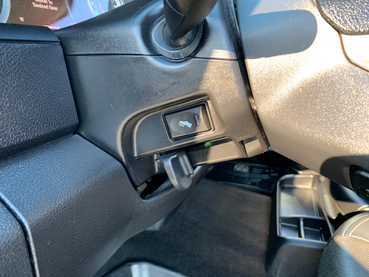 RAM 1500 Laramie Crew Cab SWB 4WD 2014