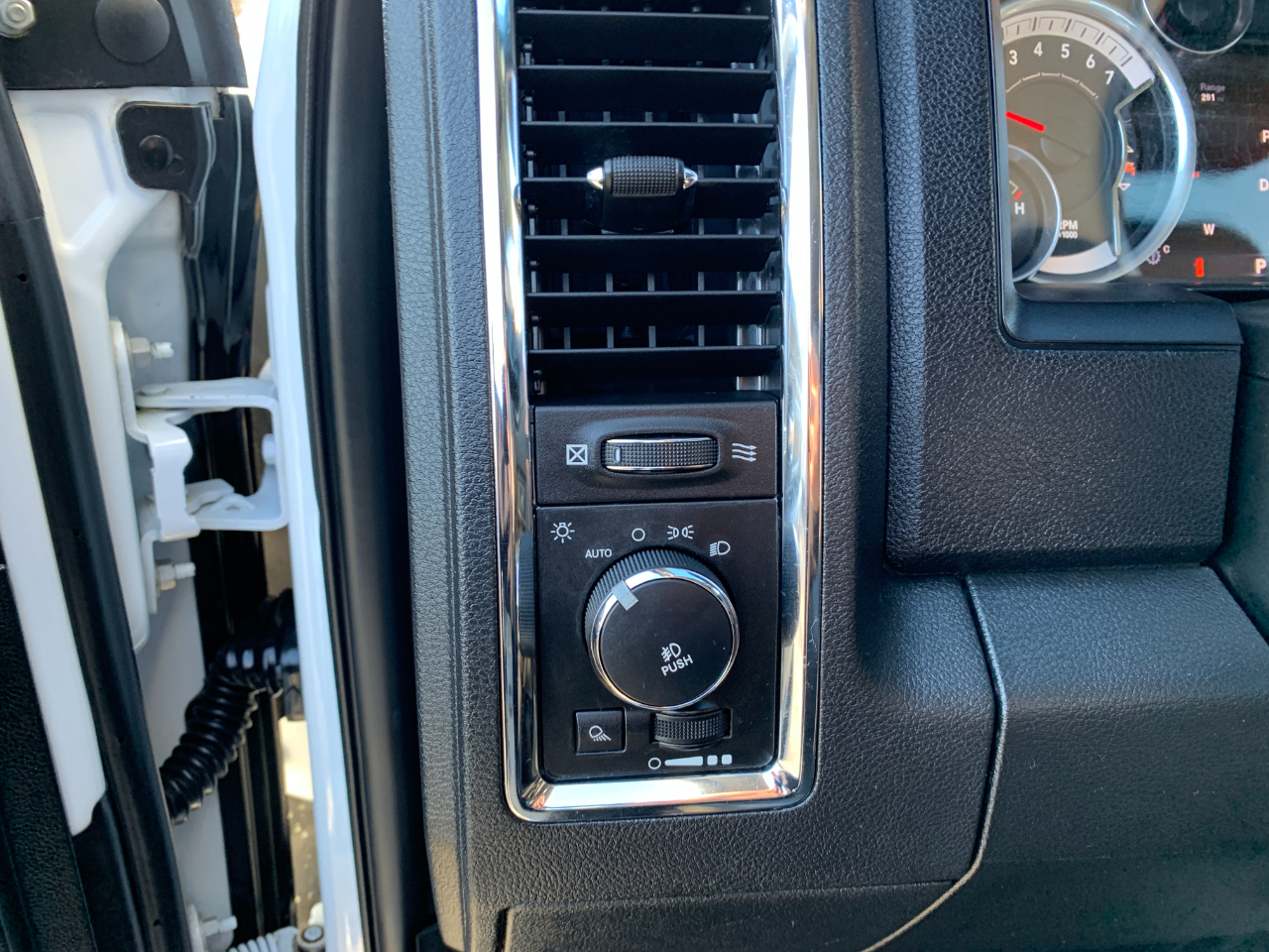 RAM 1500 Laramie Crew Cab SWB 4WD 2014