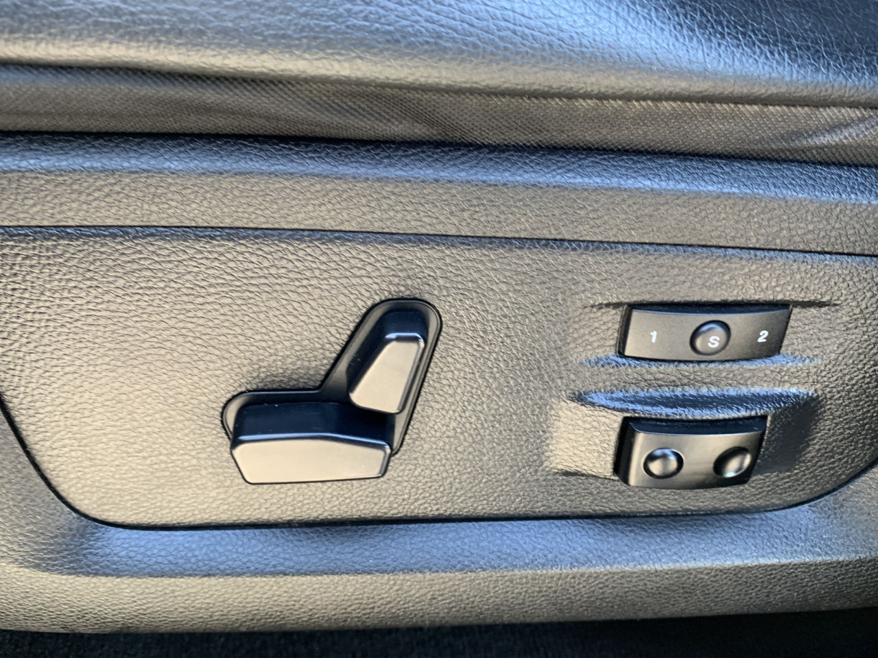 RAM 1500 Laramie Crew Cab SWB 4WD 2014