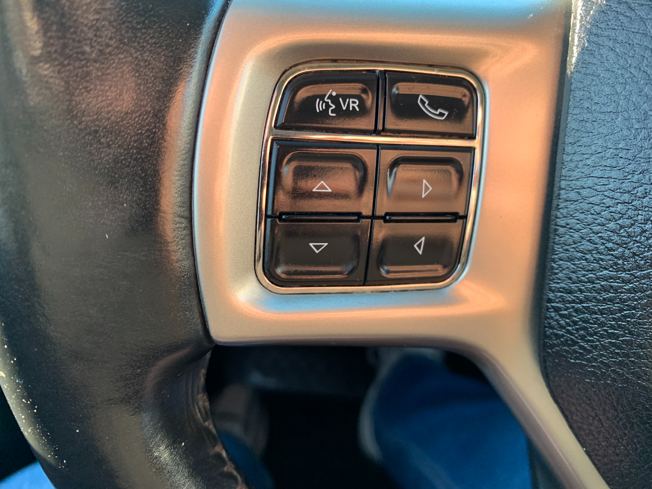 RAM 1500 Laramie Crew Cab SWB 4WD 2014