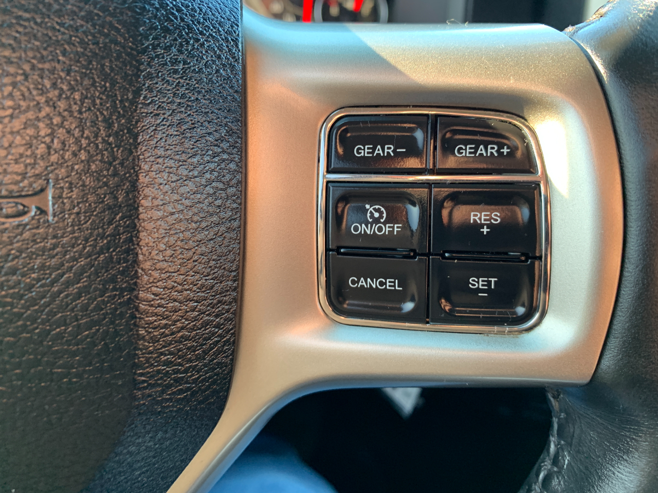 RAM 1500 Laramie Crew Cab SWB 4WD 2014