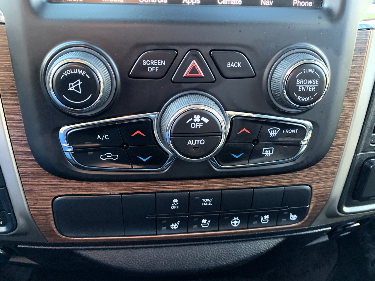 RAM 1500 Laramie Crew Cab SWB 4WD 2014