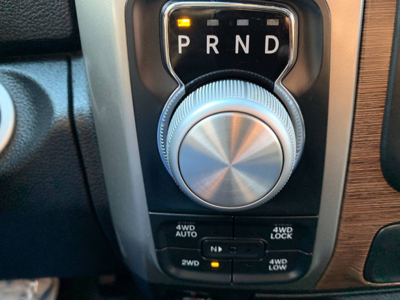 RAM 1500 Laramie Crew Cab SWB 4WD 2014