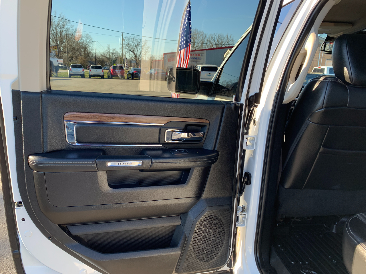 RAM 1500 Laramie Crew Cab SWB 4WD 2014