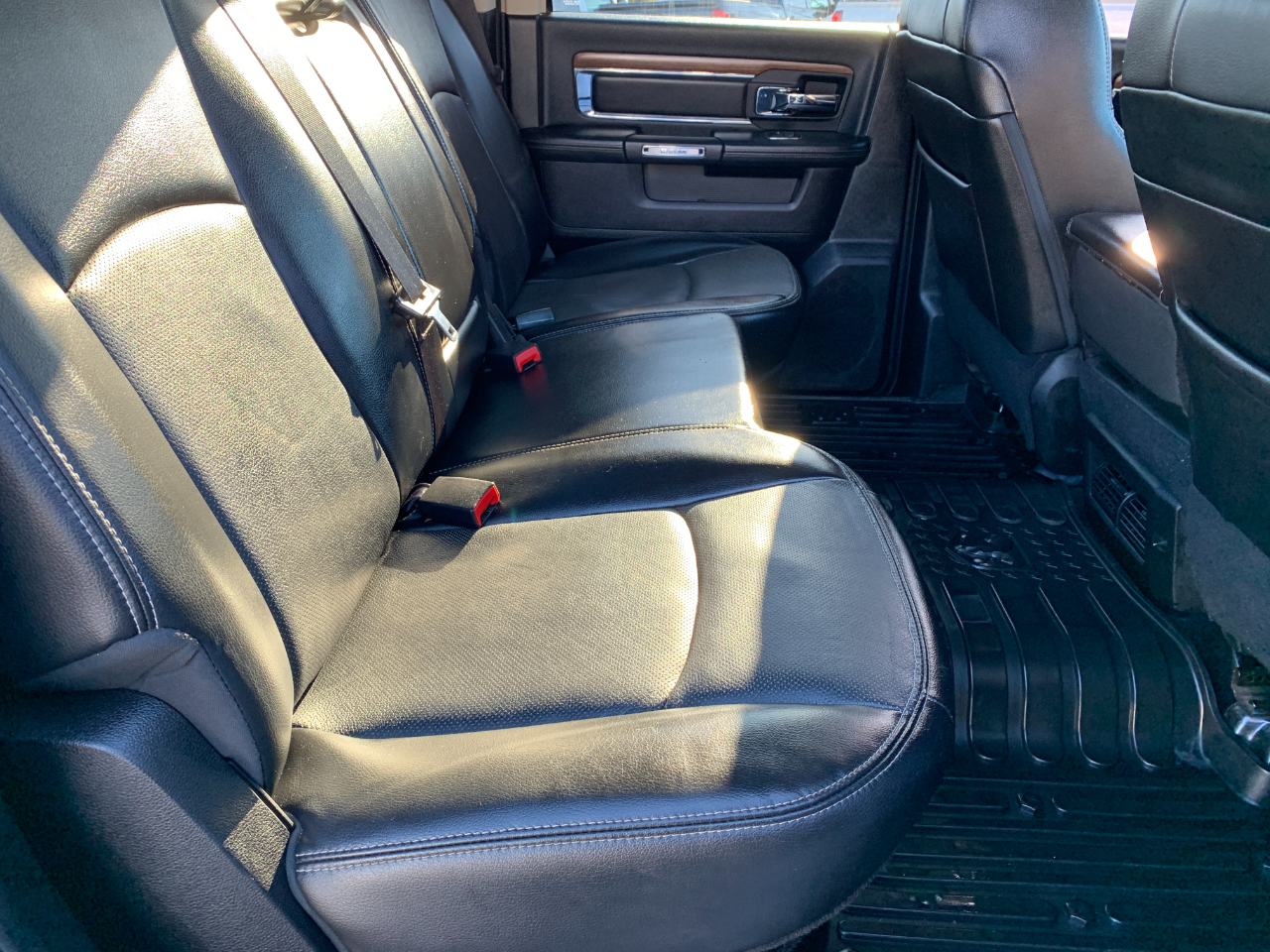 RAM 1500 Laramie Crew Cab SWB 4WD 2014