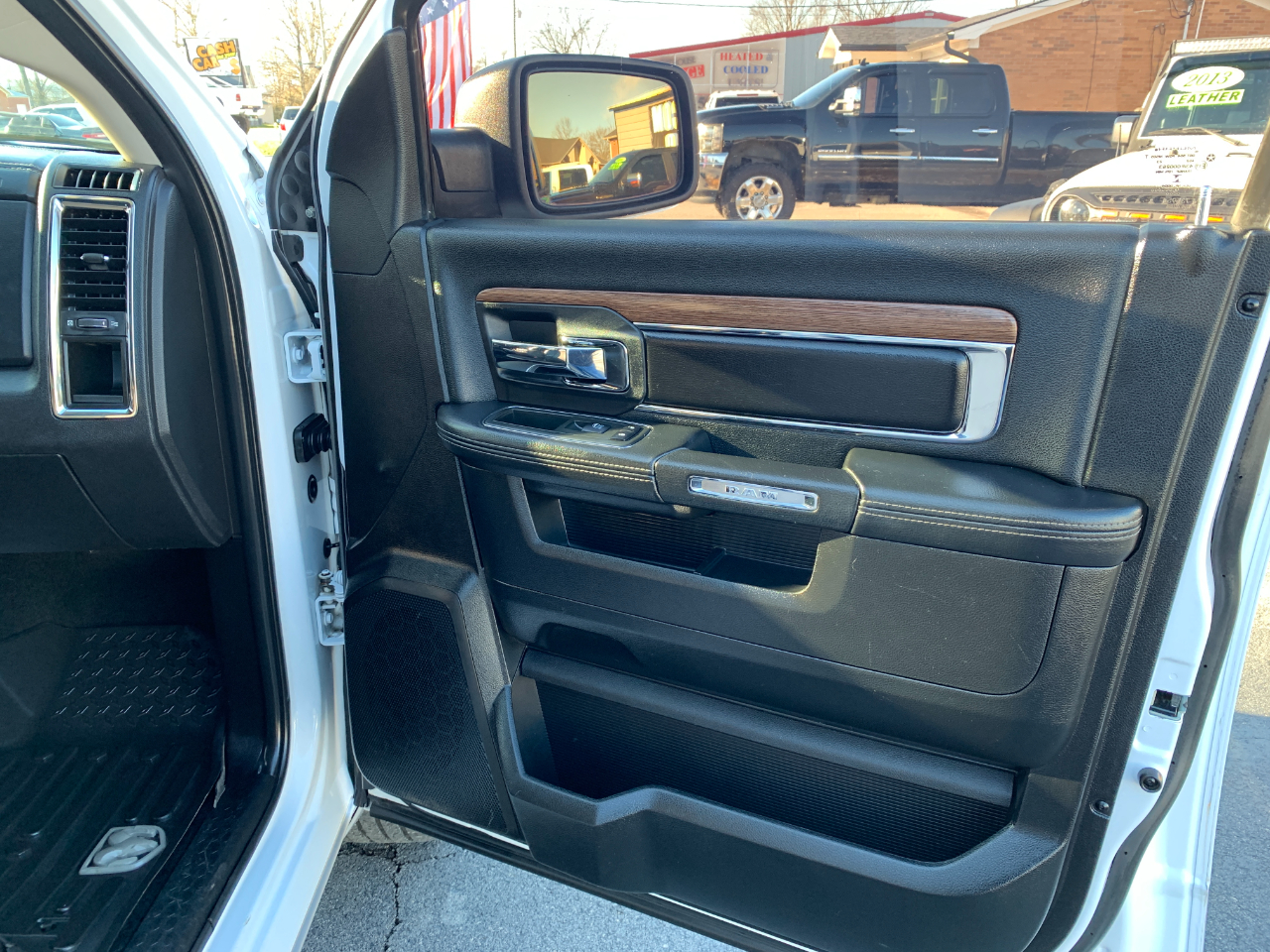 RAM 1500 Laramie Crew Cab SWB 4WD 2014