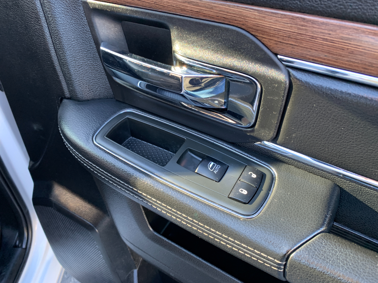 RAM 1500 Laramie Crew Cab SWB 4WD 2014