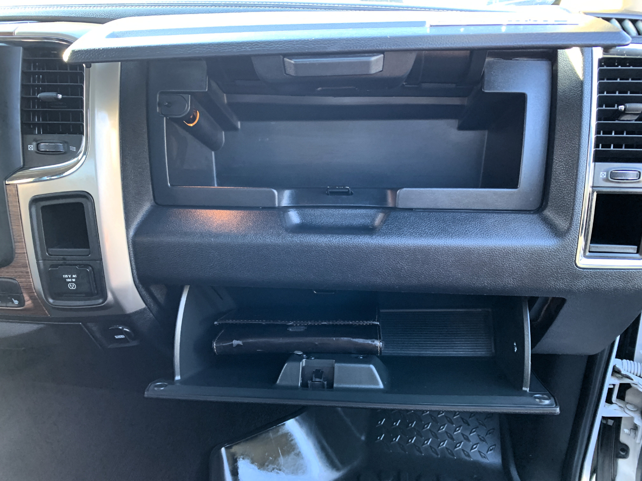 RAM 1500 Laramie Crew Cab SWB 4WD 2014