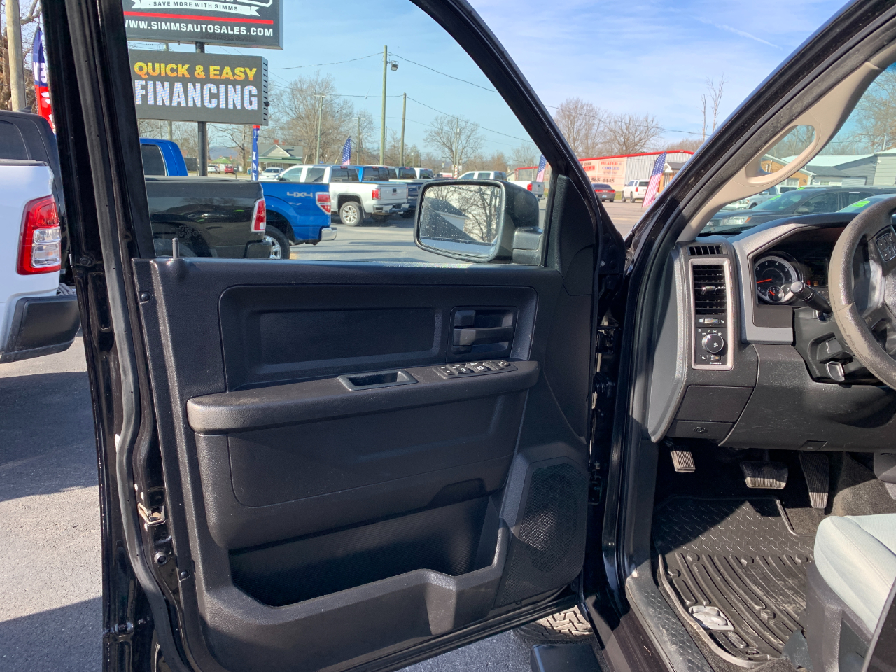 RAM 1500 Tradesman Crew Cab SWB 4WD 2017