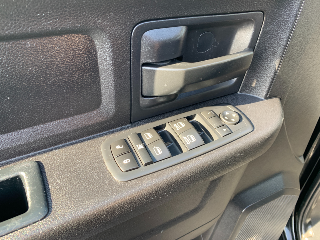 RAM 1500 Tradesman Crew Cab SWB 4WD 2017