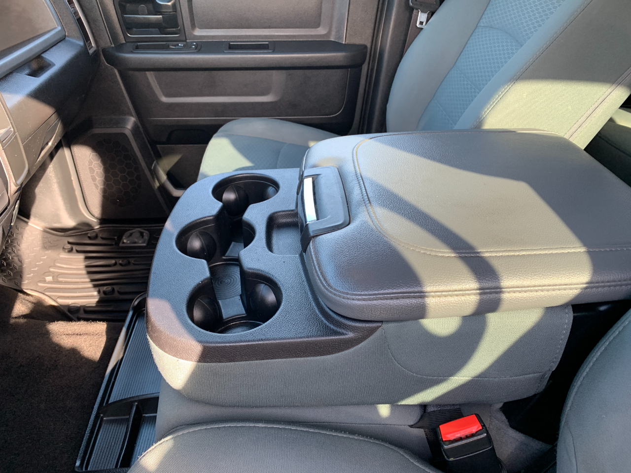 RAM 1500 Tradesman Crew Cab SWB 4WD 2017