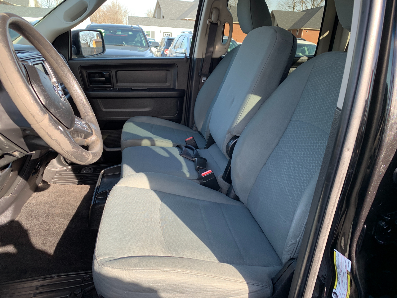 RAM 1500 Tradesman Crew Cab SWB 4WD 2017