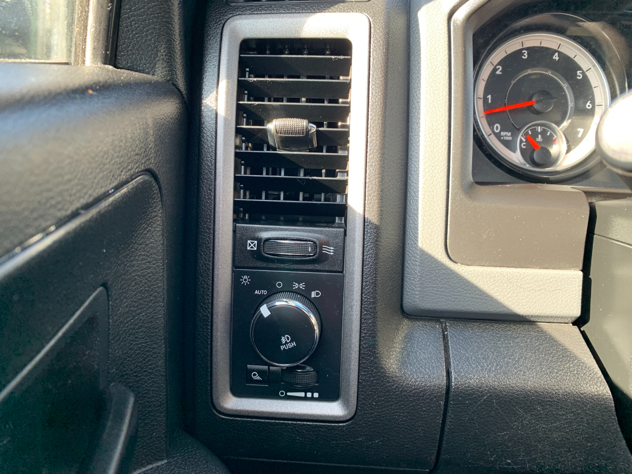 RAM 1500 Tradesman Crew Cab SWB 4WD 2017