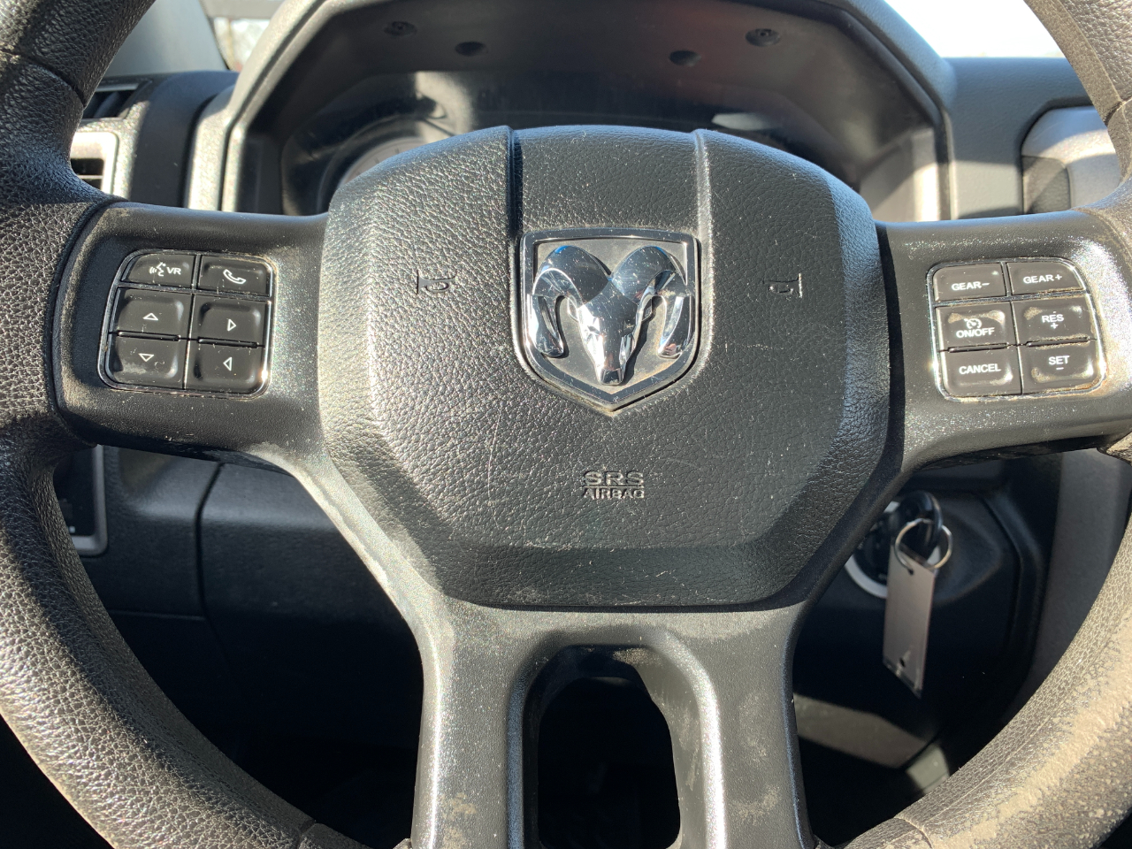 RAM 1500 Tradesman Crew Cab SWB 4WD 2017