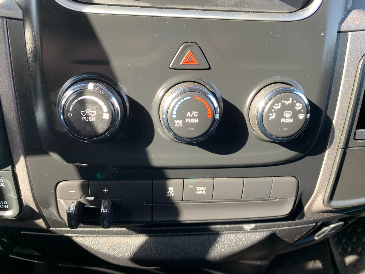 RAM 1500 Tradesman Crew Cab SWB 4WD 2017