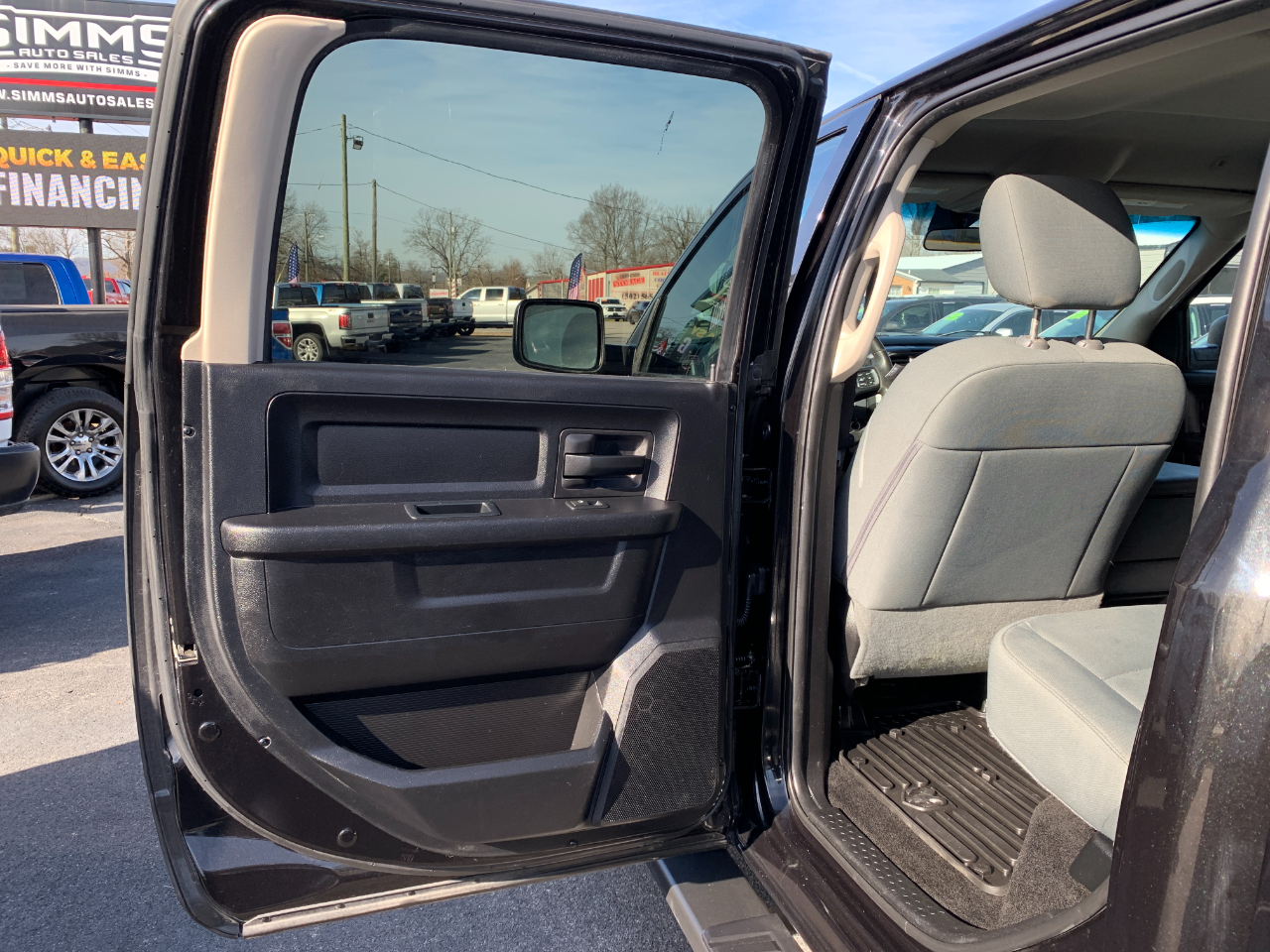 RAM 1500 Tradesman Crew Cab SWB 4WD 2017