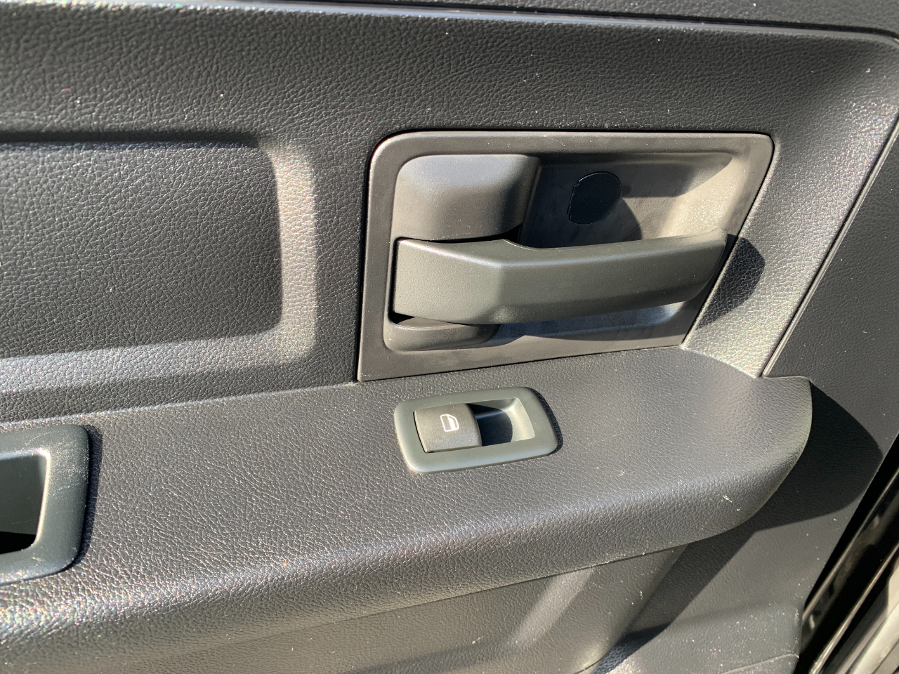 RAM 1500 Tradesman Crew Cab SWB 4WD 2017