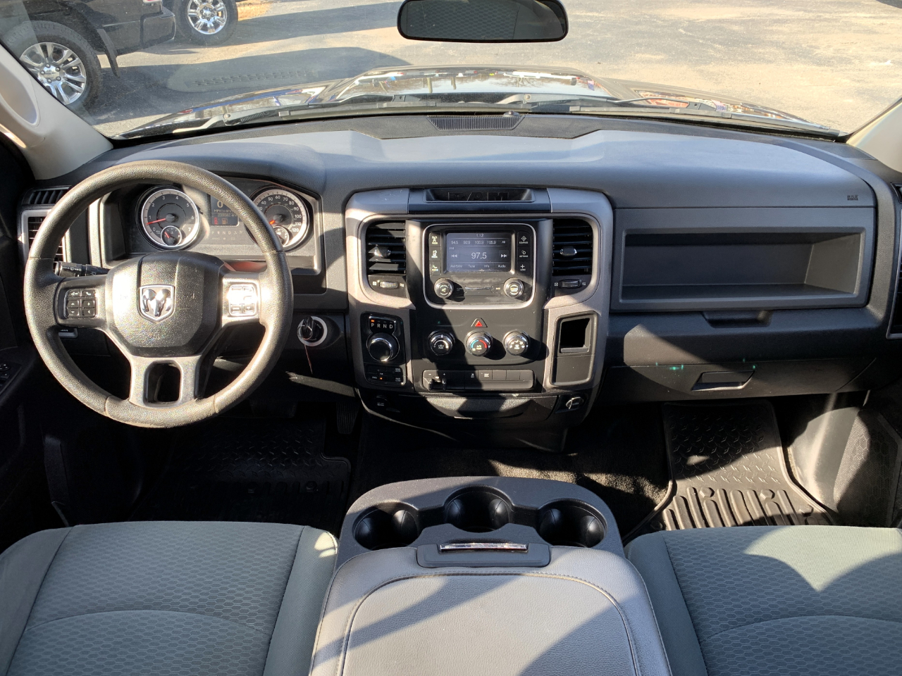 RAM 1500 Tradesman Crew Cab SWB 4WD 2017